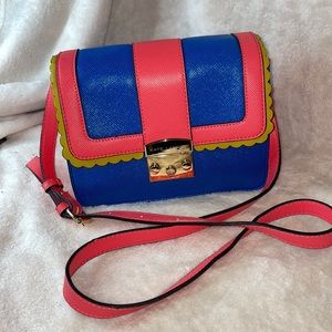 Colorful crossbody that can be worn anytime